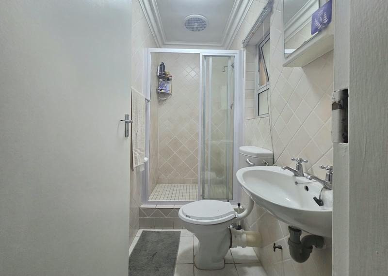 3 Bedroom Property for Sale in Oakglen Western Cape